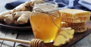 tùy vào sở thích bạn có thể thêm đường hoặc mật ong để gia tăng hương vị cho món trà gừng
